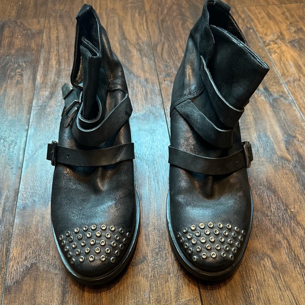 Tod's Black Leather Ankle Boots with 3 Buckles & Studded Toe Sz41 - Picture 2 of 6